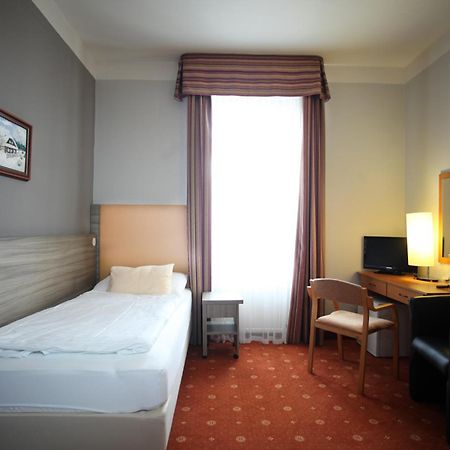 Hotel Paris Marianske Lazne Ngoại thất bức ảnh